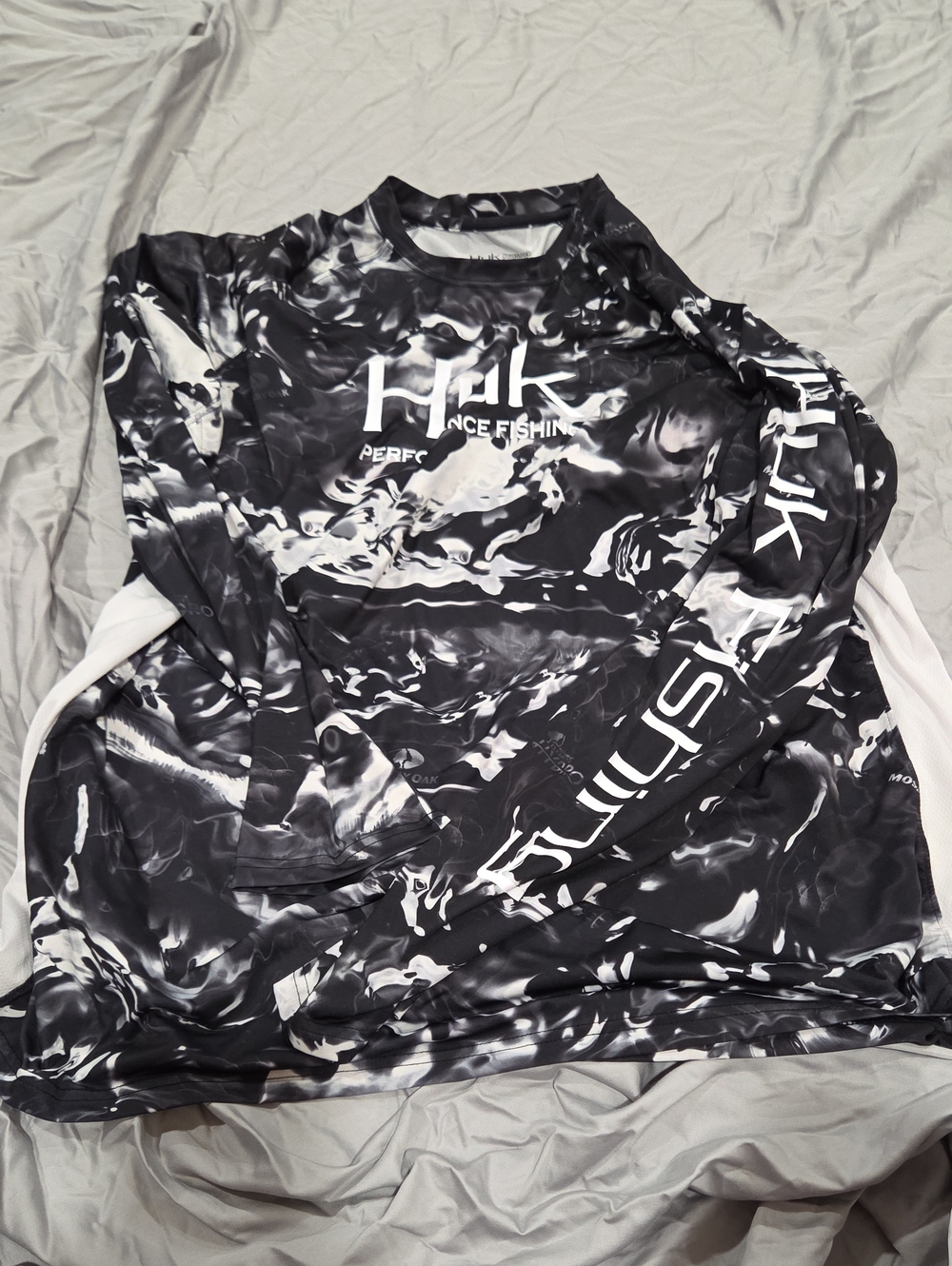 Huk Performance Long Sleeve Shirt — Black & White